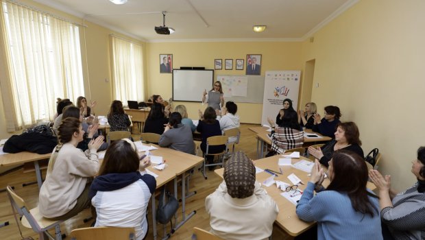 Orta ümumtəhsil müəssisələrinin müəllimləri üçün təşkil edilən inklüziv təhsil təlimləri başa çatıb - FOTO
