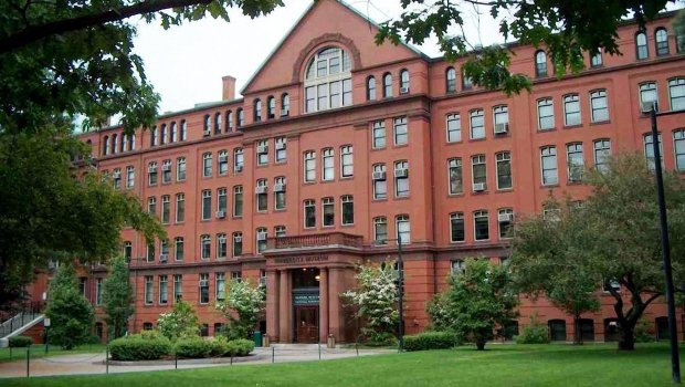 Azərbaycanlı qız Harvard Universitetinə qəbul olundu - FOTO