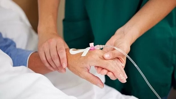 Təhlükəli TİBBİ XİDMƏT – Evdə tibb bacısı kimi fəaliyyət götərənlərə necə ETİBAR edək? 