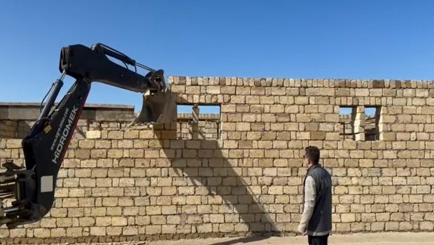 Abşeronda qanunsuz tikililər sökülüb - VİDEO