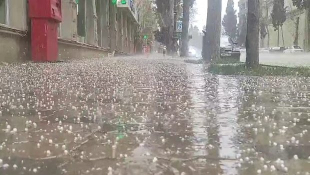 Gəncəyə dolu düşüb - FOTO