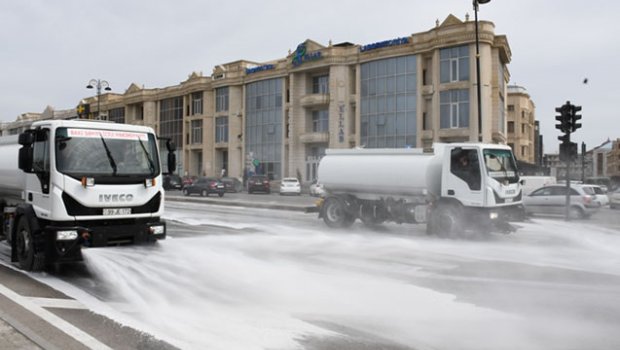 Bakının 543 küçəsi yuyuldu - FOTO