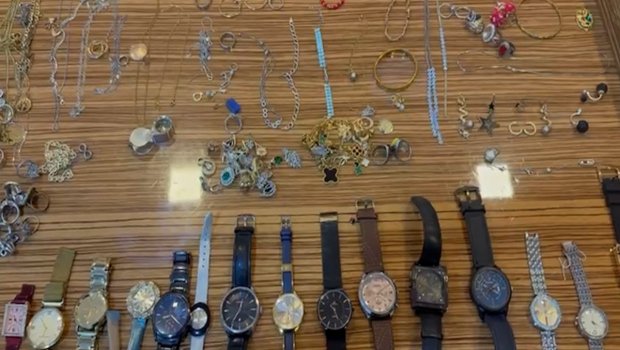 Başına tanınmamaq üçün “parik” taxan oğru saxlanıldı - FOTO/VİDEO