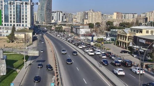 Bakının bir sıra küçələrində sıxlıq var - SİYAHI/FOTO