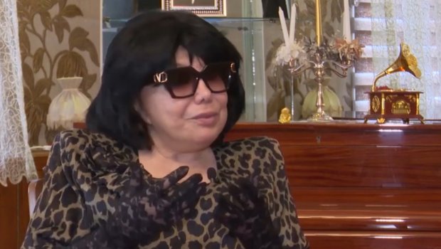 Gözündən əməliyyat olunan Flora Kərimova: “Eynəkdə gəzmək mənim üçün türmədir” - VİDEO