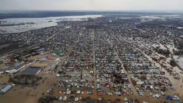 Rusiyada kritik vəziyyət: 10 mindən çox evi su basıb - VİDEO