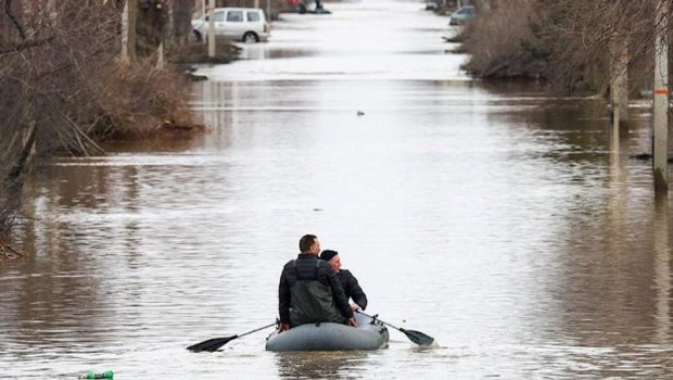 Orskda daşqın baş verən ərazidən 2 mindən çox sakin TƏXLİYƏ EDİLİB
