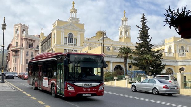 Azərbaycanda bu şəxslər bütün avtobuslardan pulsuz istifadə edə bilər - RƏSMİ