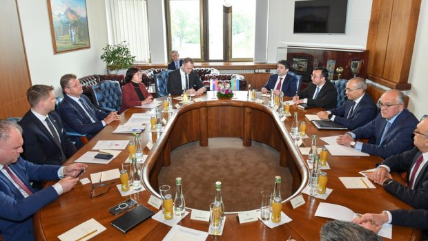 Mikayıl Cabbarov Slovakiya rəsmiləri ilə iki ölkə arasındakı əlaqələri müzakirə etdi – FOTO 
