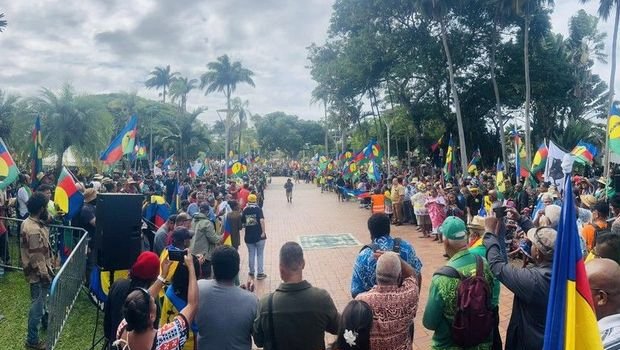 Yeni Kaledoniyada aksiya: Afişanın loqosu kimi İlham Əliyevin “dəmir yumruğ”u seçilib - FOTO/VİDEO