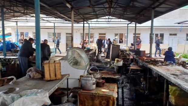 Gəncədə bazarda yanğın oldu - FOTO