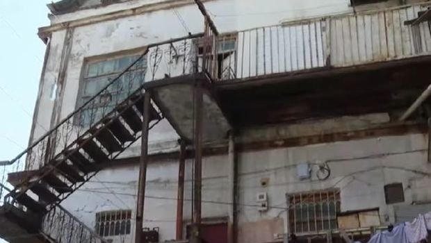 Bakıda 131 yaşlı tarixi bina qəzalı vəziyyətdədir - VİDEO