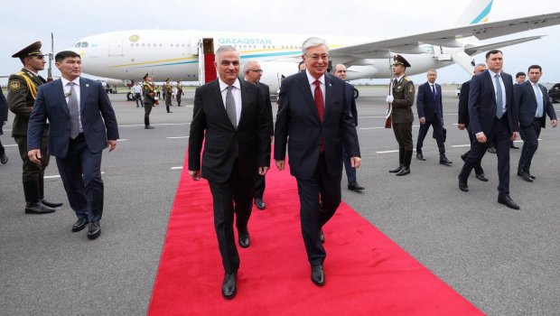 Qazaxıstan Prezidenti İrəvana getdi - FOTO