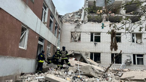 Rusiya Çerniqovun mərkəzinə üç raket atdı: 8 ölü, 18 yaralı var - VİDEO