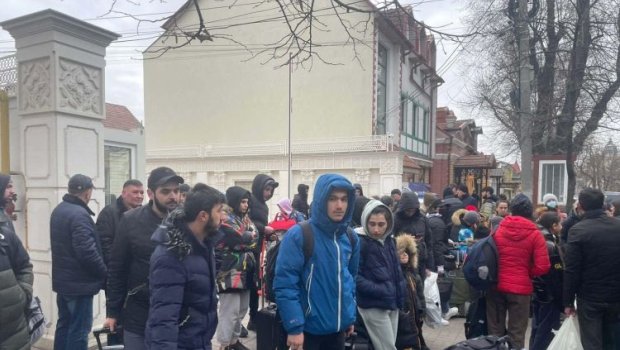 Ukraynada səfərbərliyə yaşı düşən kişilər ölkədən QAÇIRLAR 