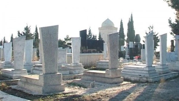 Lənkəranda qəbristanlıqdan oğurluq edən keçmiş məhkumlar saxlanıldı – FOTO  