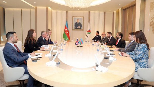 SOCAR prezidenti Böyük Britaniyanın rəsmiləri ilə əməkdaşlıq məsələlərini müzakirə edib - FOTO