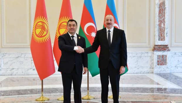 Böyük ailəyə çevrilən TÜRK DÜNYASI - Qırğızıstan Prezidentinin Azərbaycana səfərinin TARİXİ ÖNƏMİ