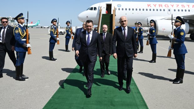 Sadır Japarov Azərbaycana gəldi - FOTO