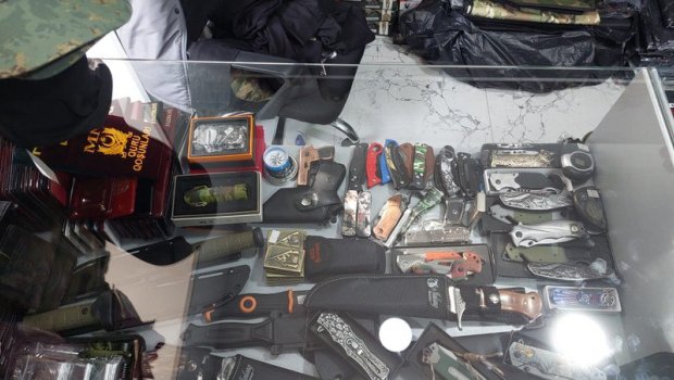 Polisdən NÖVBƏTİ REYD – Bıçaqlar müsadirə olunur – FOTO 