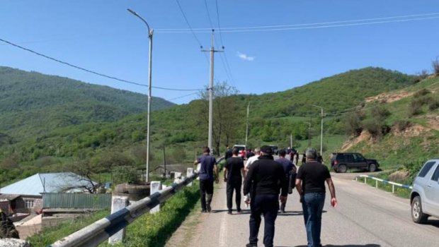 Ermənilər İrəvan-Tbilisi magistral yolunu BAĞLADILAR - FOTO/VİDEO