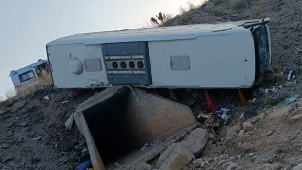 Ermənistana gedən İran turistlərinin avtobusu aşdı: 5 ölü var - VİDEO