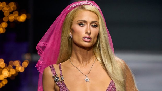 Paris Hilton dərgi üçün SOYUNDU - FOTO