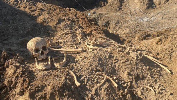 Kütləvi məzarlıqlarda hansı dəhşətli faktlar ÜZƏ ÇIXIB?