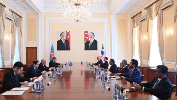 Əli Əsədov Malayziyanın Parlament Senatının prezidentini qəbul edib