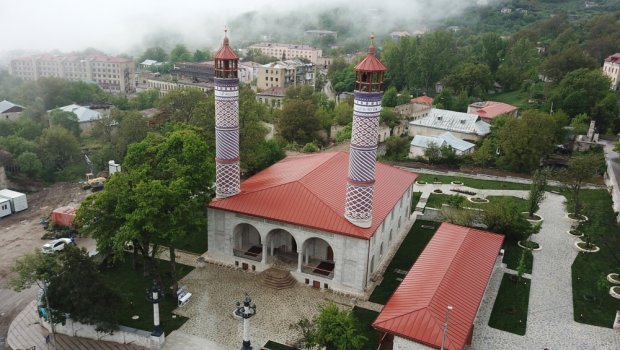 Müsəlman din xadimləri Yuxarı Gövhər Ağa məscidində namaz qılıblar