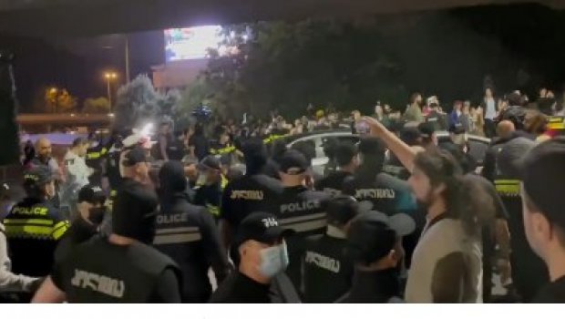 Tbilisidə polislə etirazçılar arasında qarşıdurma olub, kütləvi həbslər başlayıb - VİDEO 