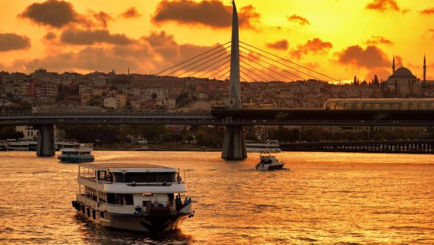 İstanbul boğazı gəmilərin hərəkəti üçün bağlandı - SƏBƏB