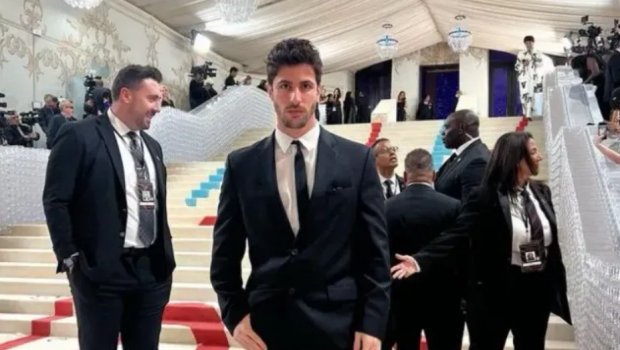 İtaliyalı modeli “Met Gala – 2024”dən QOVDULAR – SƏBƏB/VİDEO  