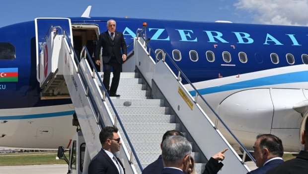 Əli Əsədov Türkiyəyə getdi – FOTO  