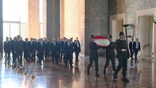 Əli Əsədov Ankarada Atatürkün məqbərəsini ziyarət etdi - FOTO