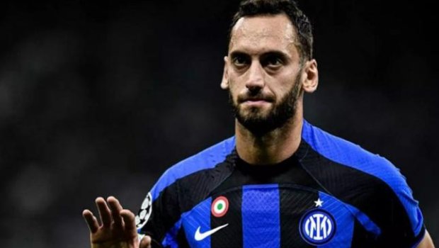 Hakan Çalhanoğlu “İnter”də ayın futbolçusu seçildi