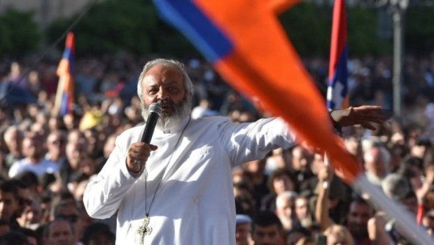 SON DƏQİQƏ! Arxiyepiskop Paşinyana bir saat vaxt verdi