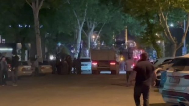 İrəvanda “KamAZ” etirazçıların üzərinə sürülüb, insident yaşanıb - VİDEO 
