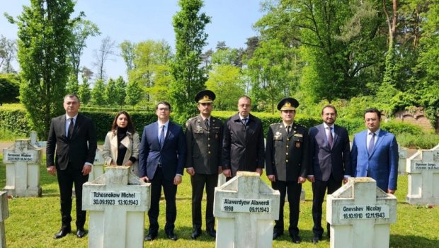 Azərbaycanın NATO-dakı missiyasının üzvləri İkinci Dünya müharibəsində həlak olan azərbaycanlıları ANDILAR - FOTO