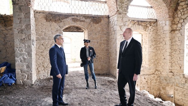 Prezident və Birinci xanım Çöl Qala məscidində görülən işlər barədə MƏLUMATLANDIRILIB