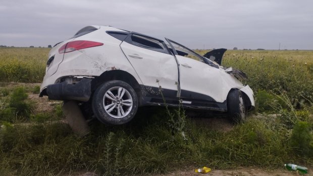 Kürdəmirdə avtomobil yoldan çıxaraq AŞIB - Yaralı var - FOTO