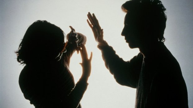 Qanundakı dəyişiklik məişət zorakılığının qarşısının alınmasına KÖMƏK edəcəkmi? – AÇIQLAMA
