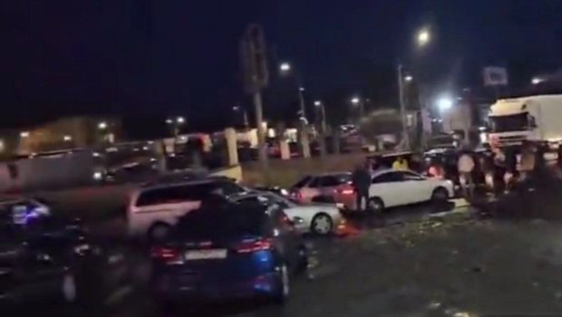 Ermənistan-Gürcüstan yolu bağlandı - VİDEO