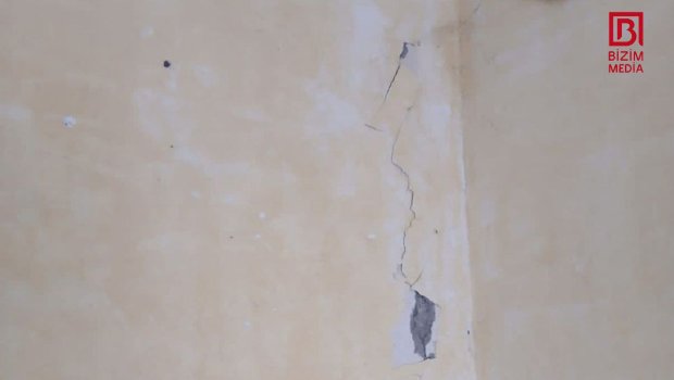 Lənkəranda zəlzələdən sonra binada çatlar yaranıb - FOTO