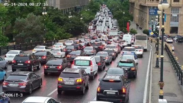 Bakının bir sıra küçələrində sıxlıq var - SİYAHI + FOTO