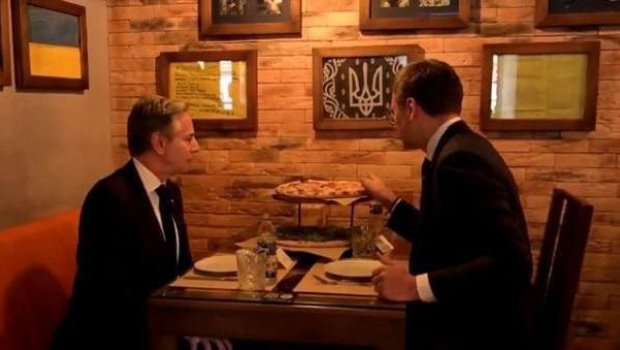 Kuleba Kiyevdə səfərdə olan Blinkenə “pizza qonaqlığı” VERDİ - VİDEO 