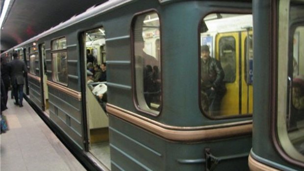 Bakı metrosunda HƏYƏCANLI ANLAR – Qatar niyə dayandırıldı? – RƏSMİ 