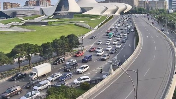 Bakının bir sıra küçələrində sıxlıq var - SİYAHI + FOTO