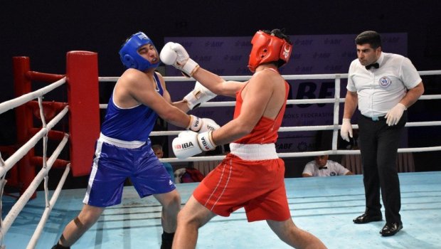 İki boksçumuz beynəlxalq turnirdə finala vəsiqə QAZANDI 