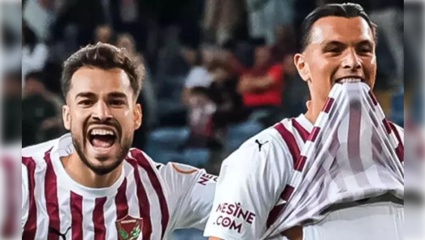 Renat oynadı, komandası 